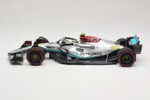 Mercedes AMG W13 E Performance Petronas #44 L. Hamilton Brazilian GP 2022 Minichamps 1:18 110222144 Resina - imagen 3 de 7