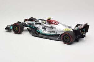 Mercedes AMG W13 E Performance Petronas #44 L. Hamilton Brazilian GP 2022 Minichamps 1:18 110222144 Resina - imagen 5 de 7