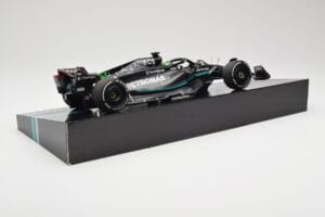 Mercedes AMG W14 E Performance Petronas #63 G. Russell Bahrain GP 2023 Minichamps 1:18 113230163 Resina - imagen 3 de 7