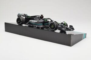Mercedes AMG W14 E Performance Petronas #63 G. Russell Bahrain GP 2023 Minichamps 1:18 113230163 Resina - imagen 4 de 7