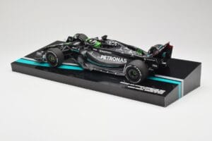 Mercedes AMG W14 E Performance Petronas #63 G. Russell Bahrain GP 2023 Minichamps 1:18 113230163 Resina - imagen 5 de 7