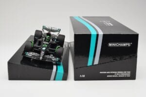 Mercedes AMG W14 E Performance Petronas #63 G. Russell Bahrain GP 2023 Minichamps 1:18 113230163 Resina - imagen 6 de 7