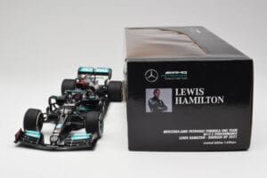 Mercedes AMG W12 #44 L. Hamilton Bahrain GP 2021 Minichamps 1:18 110210144 Metal - imagen 7 de 7