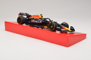 Red Bull Racing RB18 #1 M. Verstappen Oracle Winner Dutch GP 2022 Minichamps 1:18 113223501 Metal - imagen 4 de 7