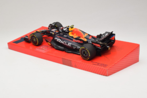 Red Bull Racing RB18 #1 M. Verstappen Oracle Winner Dutch GP 2022 Minichamps 1:18 113223501 Metal - imagen 5 de 7
