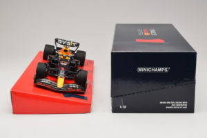 Red Bull Racing RB18 #1 M. Verstappen Oracle Winner Dutch GP 2022 Minichamps 1:18 113223501 Metal - imagen 6 de 7