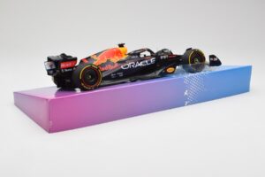 Red Bull Racing RB18 #1 M. Verstappen Winner Miami GP 2022 Minichamps 1:18 113220501 Metal - imagen 3 de 7