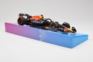 Red Bull Racing RB18 #1 M. Verstappen Winner Miami GP 2022 Minichamps 1:18 113220501 Metal - imagen 4 de 7