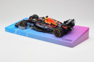 Red Bull Racing RB18 #1 M. Verstappen Winner Miami GP 2022 Minichamps 1:18 113220501 Metal - imagen 5 de 7