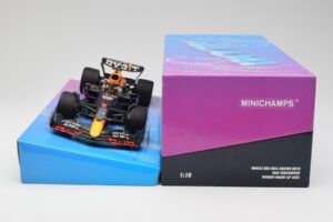 Red Bull Racing RB18 #1 M. Verstappen Winner Miami GP 2022 Minichamps 1:18 113220501 Metal - imagen 6 de 7