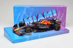 Red Bull Racing RB18 #1 M. Verstappen Winner Miami GP 2022 Minichamps 1:18 113220501 Metal - imagen 7 de 7