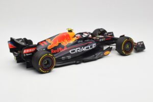 Oracle Red Bull Racing RB18 #11 S. Perez Saudi Arabian GP 2022 Minichamps 1:18 110220011 Metal - imagen 2 de 7