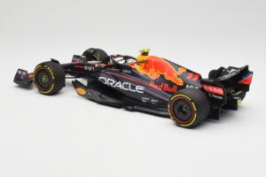 Oracle Red Bull Racing RB18 #11 S. Perez Saudi Arabian GP 2022 Minichamps 1:18 110220011 Metal - imagen 5 de 7