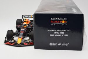 Oracle Red Bull Racing RB18 #11 S. Perez Saudi Arabian GP 2022 Minichamps 1:18 110220011 Metal - imagen 6 de 7