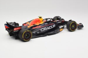 Oracle Red Bull Racing RB18 #11 S. Perez Abu Dhabi GP 2022 Minichamps 1:18 110222211 Metal - imagen 2 de 7