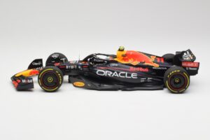 Oracle Red Bull Racing RB18 #11 S. Perez Abu Dhabi GP 2022 Minichamps 1:18 110222211 Metal - imagen 3 de 7