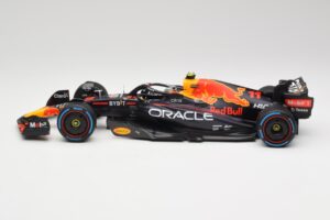 Oracle Red Bull Racing RB18 #11 S. Perez Monaco GP Winner Rain Tyre Version 2022 Minichamps 1:18 110222711 Metal - imagen 3 de 7