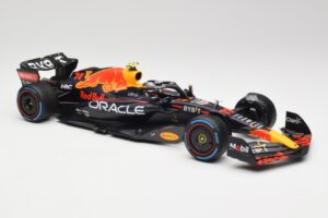 Oracle Red Bull Racing RB18 #11 S. Perez Monaco GP Winner Rain Tyre Version 2022 Minichamps 1:18 110222711 Metal - imagen 4 de 7