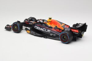 Oracle Red Bull Racing RB18 #11 S. Perez Monaco GP Winner Rain Tyre Version 2022 Minichamps 1:18 110222711 Metal - imagen 5 de 7