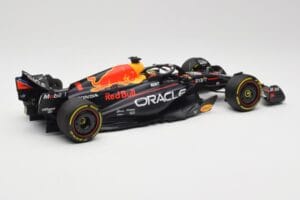 Oracle Red Bull Racing RB19 #1 M. Verstappen Winner Abu Dhabi GP 2023 Minichamps 1:18 110232301 Metal - imagen 2 de 7