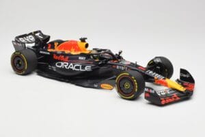 Oracle Red Bull Racing RB19 #1 M. Verstappen Winner Abu Dhabi GP 2023 Minichamps 1:18 110232301 Metal - imagen 4 de 7