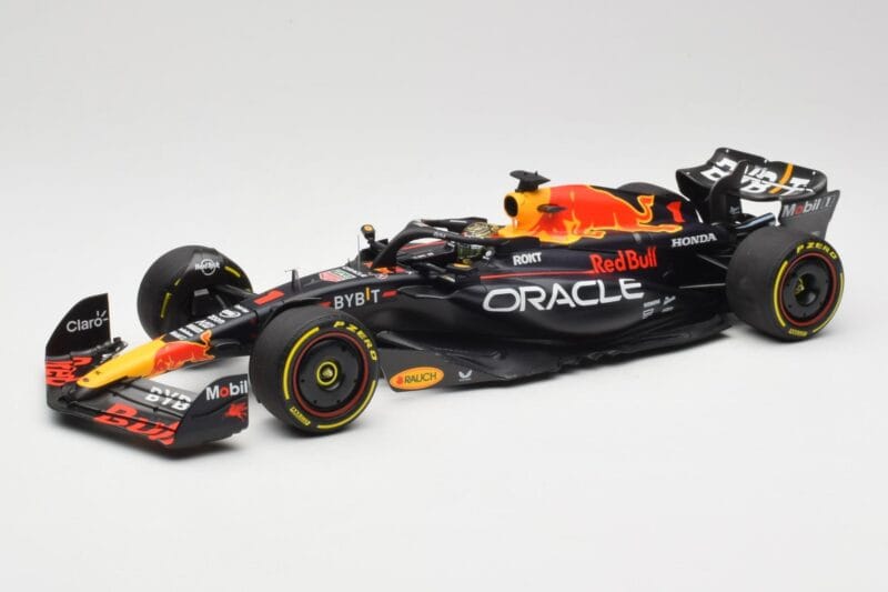 Oracle Red Bull Racing RB19 #1 M. Verstappen Winner Abu Dhabi GP 2023 Minichamps 1:18 110232301 Metal