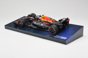 Red Bull Racing RB19 #11 S. Perez Winner Saudi Arabian GP 2023 Minichamps 1:18 113230111 Metal - imagen 5 de 6