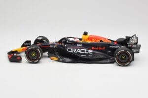 Oracle Red Bull Racing RB20 #1 M. Verstappen Winner Bahrain GP 2024 Minichamps 1:18 110240101 Metal - imagen 3 de 7