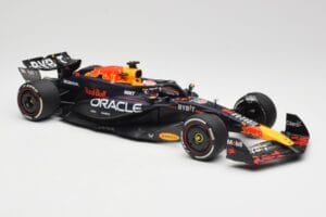 Oracle Red Bull Racing RB20 #1 M. Verstappen Winner Bahrain GP 2024 Minichamps 1:18 110240101 Metal - imagen 4 de 7