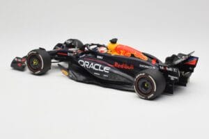 Oracle Red Bull Racing RB20 #1 M. Verstappen Winner Bahrain GP 2024 Minichamps 1:18 110240101 Metal - imagen 5 de 7