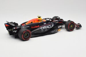 Red Bull Racing RB20 #11 S. Perez Bahrain GP 2024 Minichamps 1:18 110240111 Metal - imagen 2 de 7