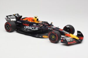 Red Bull Racing RB20 #11 S. Perez Bahrain GP 2024 Minichamps 1:18 110240111 Metal - imagen 4 de 7