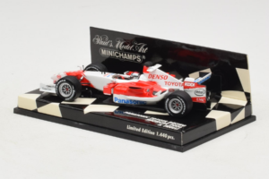 Toyota TF106 Panasonic #12 J. Trulli Panasonic Toyota Racing Showcar 2006 Minichamps 1:43 400060078 Metal - imagen 3 de 5