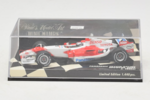 Toyota TF106 Panasonic #12 J. Trulli Panasonic Toyota Racing Showcar 2006 Minichamps 1:43 400060078 Metal - imagen 4 de 5
