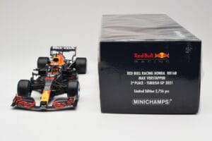 Red Bull Racing Honda RB16B #33 M. Verstappen Turkish GP 2nd Place 2021 Minichamps 1:18 110211633 Metal - imagen 6 de 7