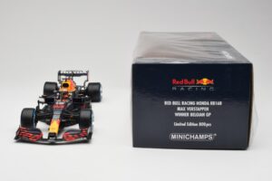 Red Bull Racing Honda RB16B #33 M. Verstappen Belgian GP Winner 2021 Minichamps 1:18 110211333 Resina - imagen 6 de 7