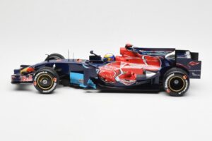 Red Bull Racing RB6 #6 M. Webber F1 Showcar 2010 Minichamps 1:18 150100076 Metal - imagen 3 de 6