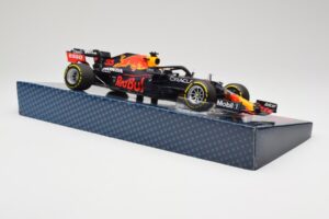 Red Bull Racing Honda RB16B #33 M. Verstappen Emilia Romagna GP 2021 Case Edition Minichamps 1:18 113210133 Resina - imagen 4 de 7