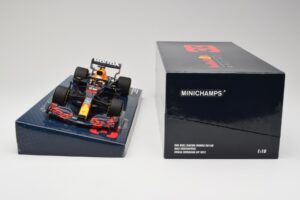 Red Bull Racing Honda RB16B #33 M. Verstappen Emilia Romagna GP 2021 Case Edition Minichamps 1:18 113210133 Resina - imagen 6 de 7