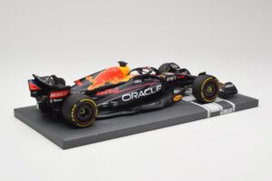 Oracle Red Bull Racing RB18 #33 M. Verstappen Belgian GP 2022 Minichamps 1:18 113221401 Resina - imagen 3 de 7
