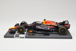 Oracle Red Bull Racing RB18 #33 M. Verstappen Belgian GP 2022 Minichamps 1:18 113221401 Resina