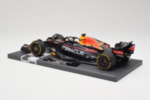 Oracle Red Bull Racing RB18 #33 M. Verstappen Belgian GP 2022 Minichamps 1:18 113221401 Resina - imagen 5 de 7