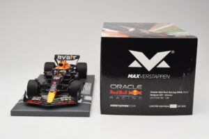 Oracle Red Bull Racing RB18 #33 M. Verstappen Belgian GP 2022 Minichamps 1:18 113221401 Resina - imagen 6 de 7