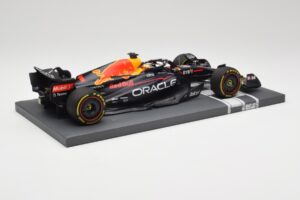 Oracle Red Bull Racing RB18 #33 M. Verstappen Mexican GP 2022 Minichamps 1:18 113222001 Resina - imagen 3 de 7