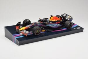 Oracle Red Bull Racing RB19 #33 M. Verstappen Miami GP 2023 Case Edition Minichamps 1:18 113233501 Resina - imagen 2 de 7