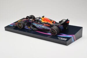 Oracle Red Bull Racing RB19 #33 M. Verstappen Miami GP 2023 Case Edition Minichamps 1:18 113233501 Resina - imagen 5 de 7