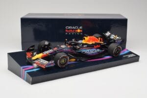 Oracle Red Bull Racing RB19 #33 M. Verstappen Miami GP 2023 Case Edition Minichamps 1:18 113233501 Resina - imagen 7 de 7
