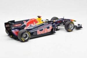 Red Bull Racing Renault RB6 #5 S. Vettel F1 World Champion 2010 Minichamps 1:18 110100005 Metal - imagen 2 de 6