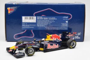 Red Bull Racing Renault RB6 #5 S. Vettel F1 World Champion Showcar 2010 Minichamps 1:18 150100075 Metal - imagen 6 de 6