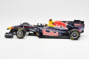 Red Bull Racing Renault RB7 #1 S. Vettel F1 World Champion Showcar 2011 Minichamps 1:18 113110271 Metal - imagen 3 de 6